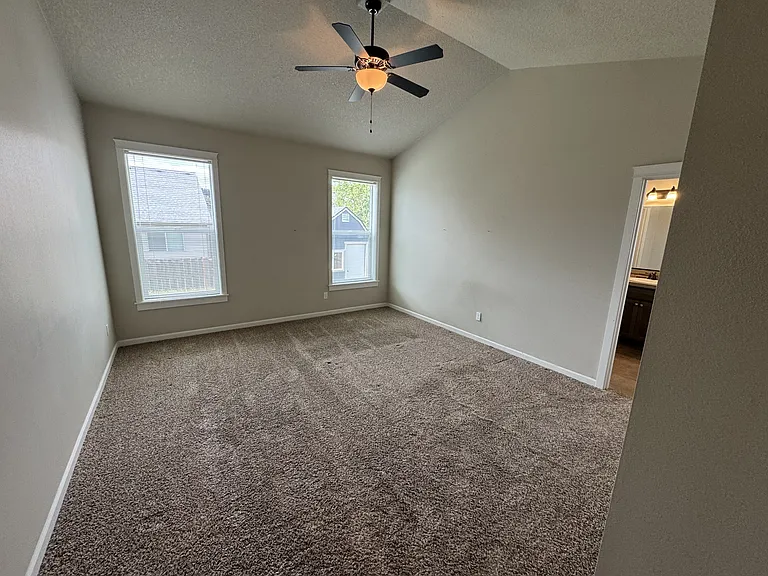 903 Riley Dr NE — Photo 7
