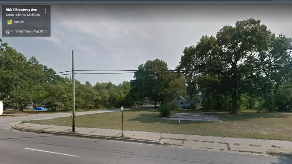 983 E Broadway Ave photo 1