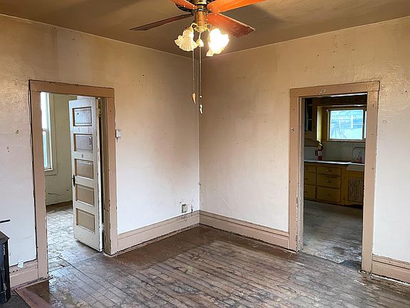 3rd image of 130 N 200th St W