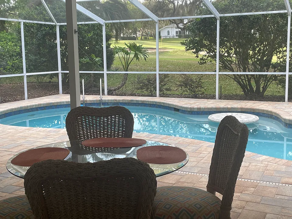 372 E Keller Ct