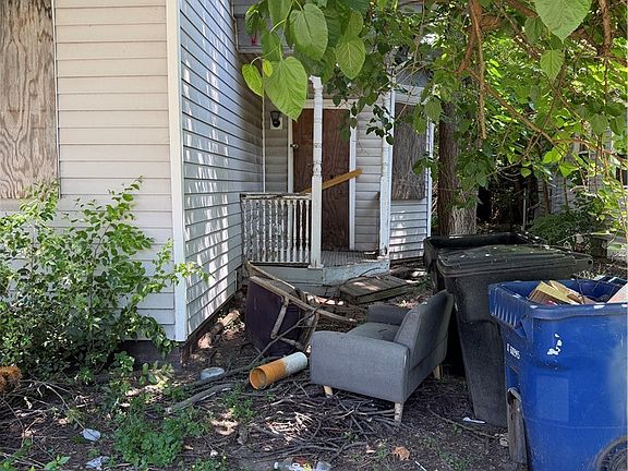 5th image of 1929 W 57th St