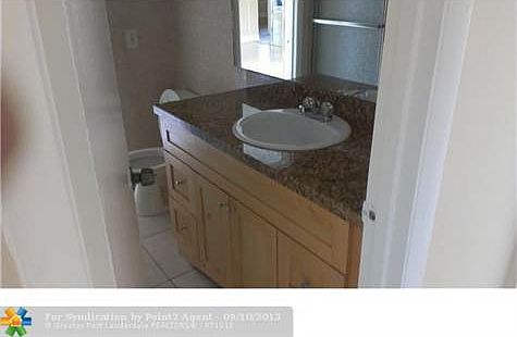 4th image of 11040 NW 45th St