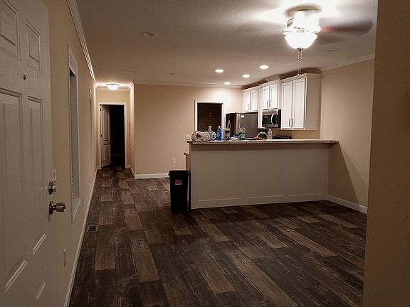 5th image of 841 Main St