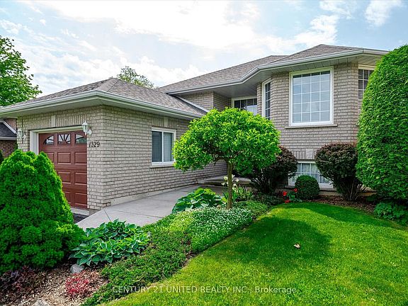 3rd image of 1329 White Cres