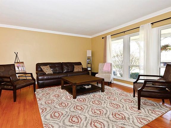 4th image of 9832 Meadowfern Dr