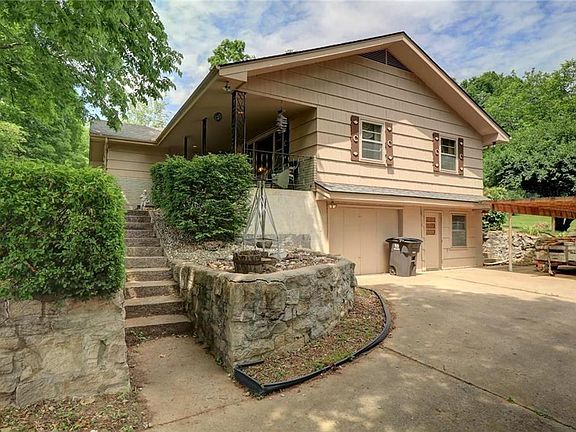 4th image of 2715 Cedar Crest Dr