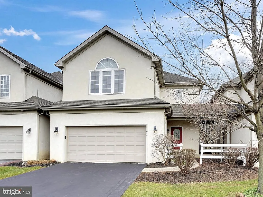 1077 Stillwood Cir photo 1