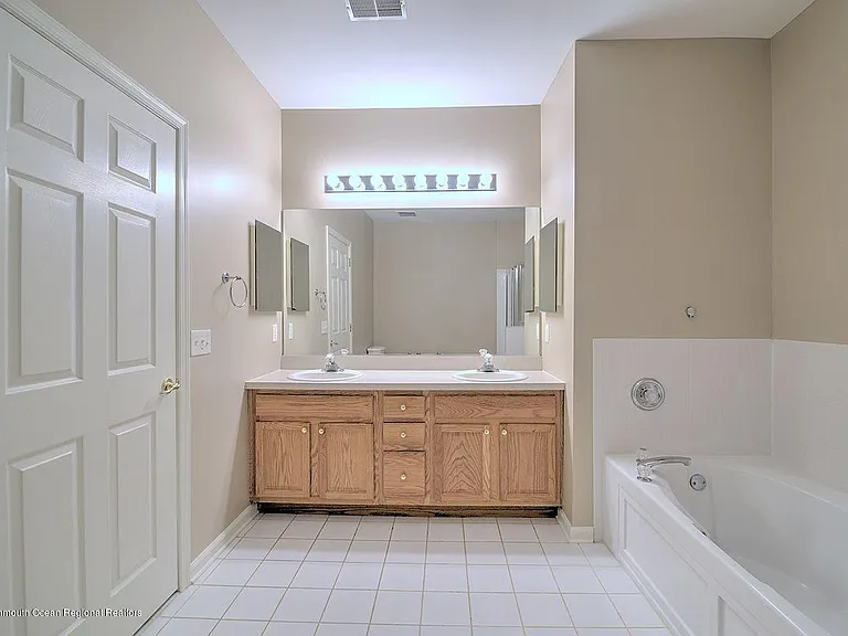 363 Saint Andrews Pl — Photo 7
