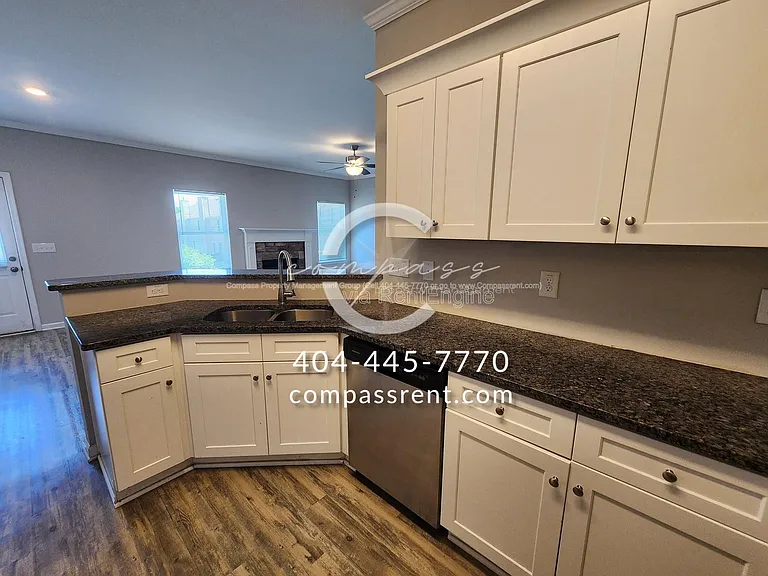 228 Lyndon Way NW — Photo 10