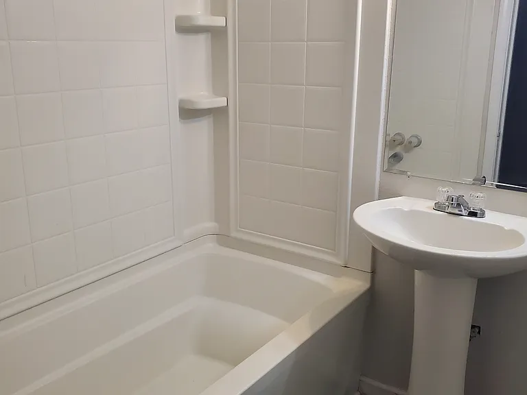 610 Rainier Ave E #3 — Photo 4