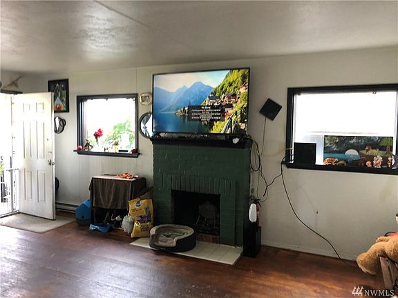 3rd image of 315 NE Alder St