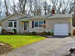 22 Glenwood Ave, Miller Place, NY 11764