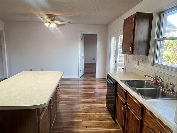 5th image of 1606 Pilgrim Pl