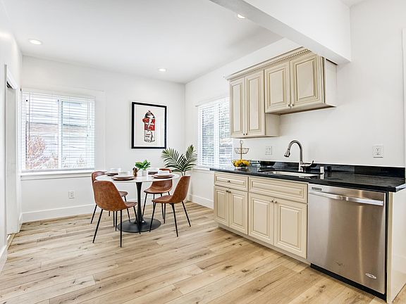 4th image of 2227 Carleton St