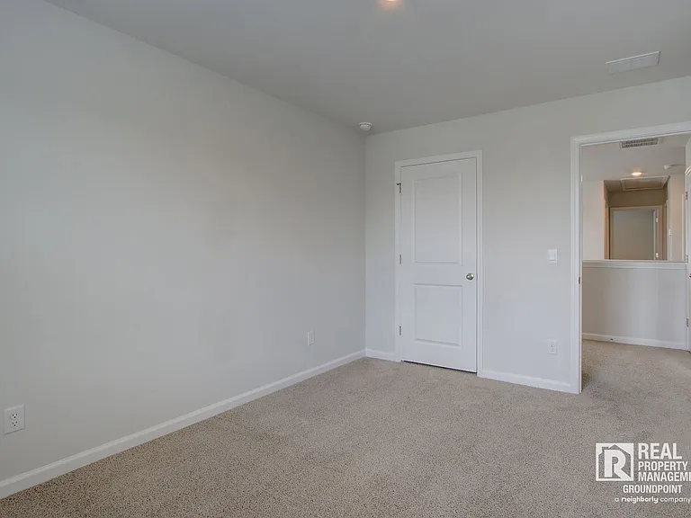 298 Watersglen Dr — Photo 22