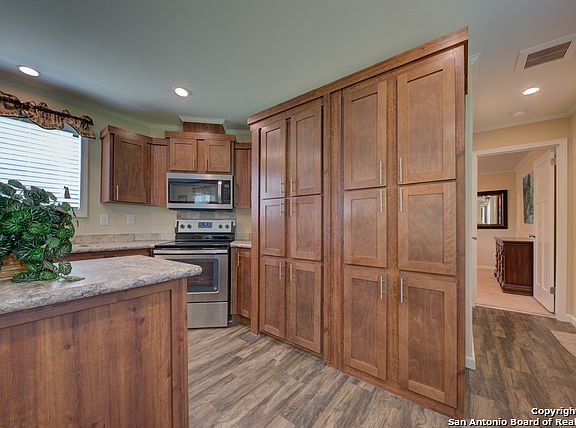 4th image of 115 Amires Pl
