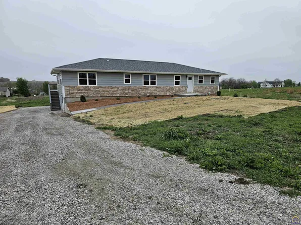 2208 Timberlane Dr, Sabetha, KS 66534