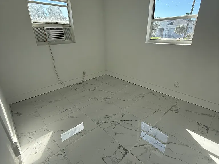 1225 NW 2nd St #1 — Photo 4