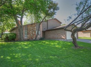 1024 Edgewood Trl, Benbrook, TX 76126