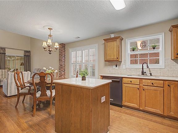 5th image of 79 Blakewood Ct