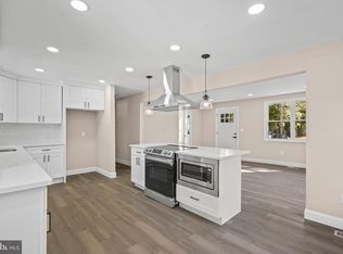 393 E Millstream Rd, Cream Ridge, NJ 08514