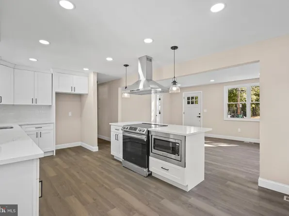 393 E Millstream Rd, Cream Ridge, NJ 08514