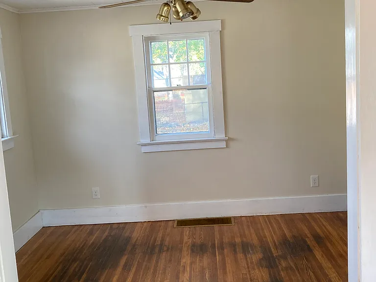 128 Bonesteel St — Photo 5