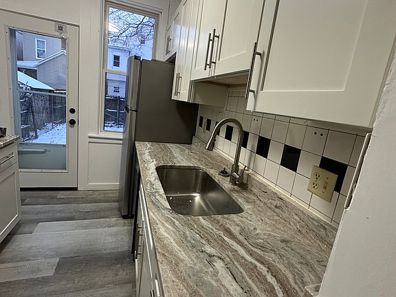 2nd image of 354 1/2 Lamont Pl
