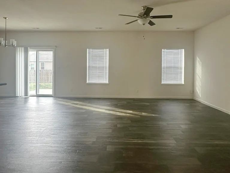 4792 Dobson Dr — Photo 4