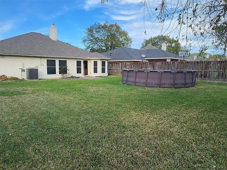 16807 Sussex Dr — Photo 45