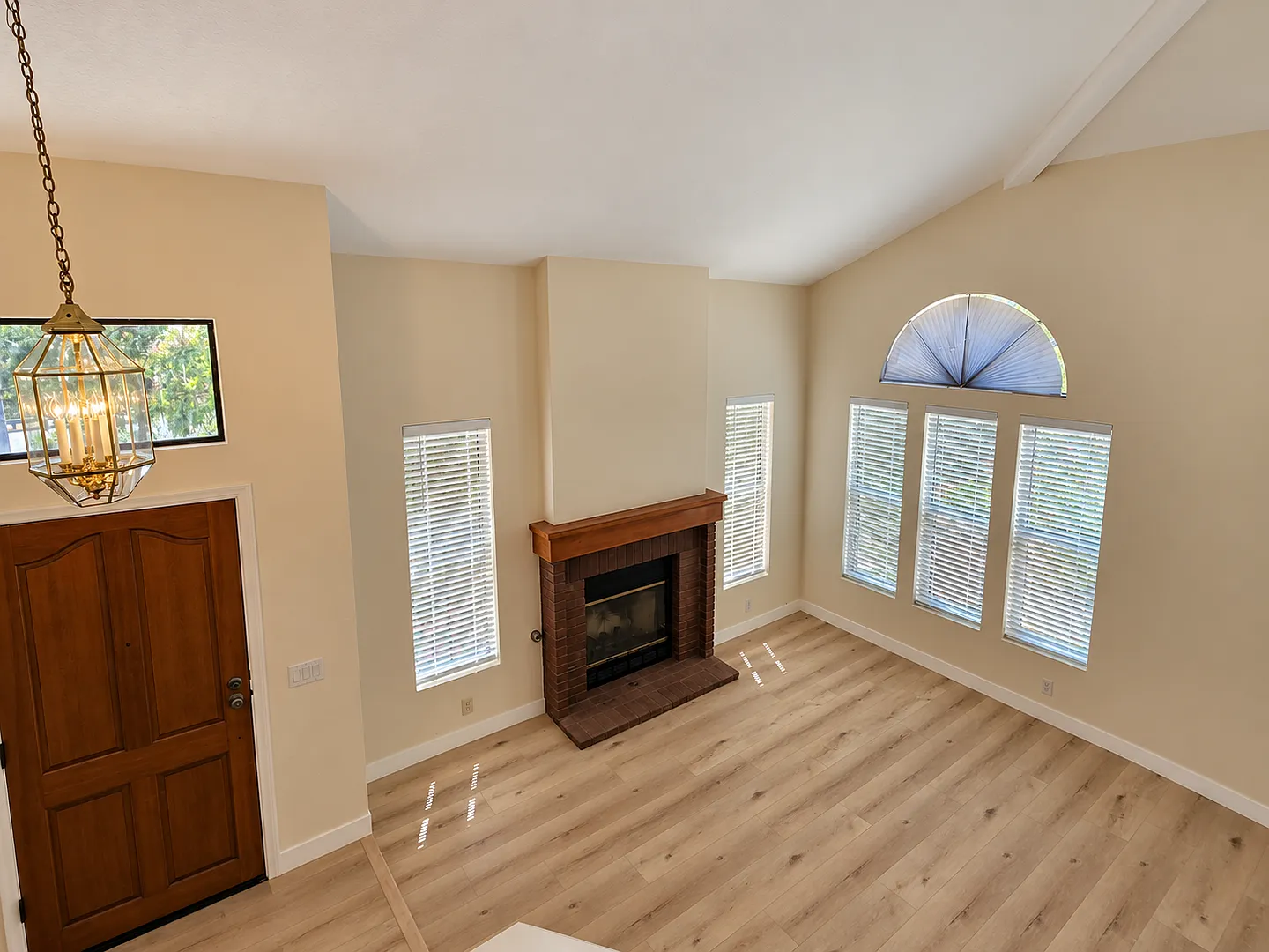 Scripps Ranch - Two Story Home - 3 Car Garage — Photo 4