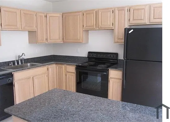 3 bed, 970 sqft, $2,250 — Photo 2