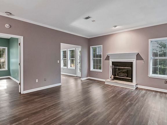 2nd image of 118 Fredricksburg Way