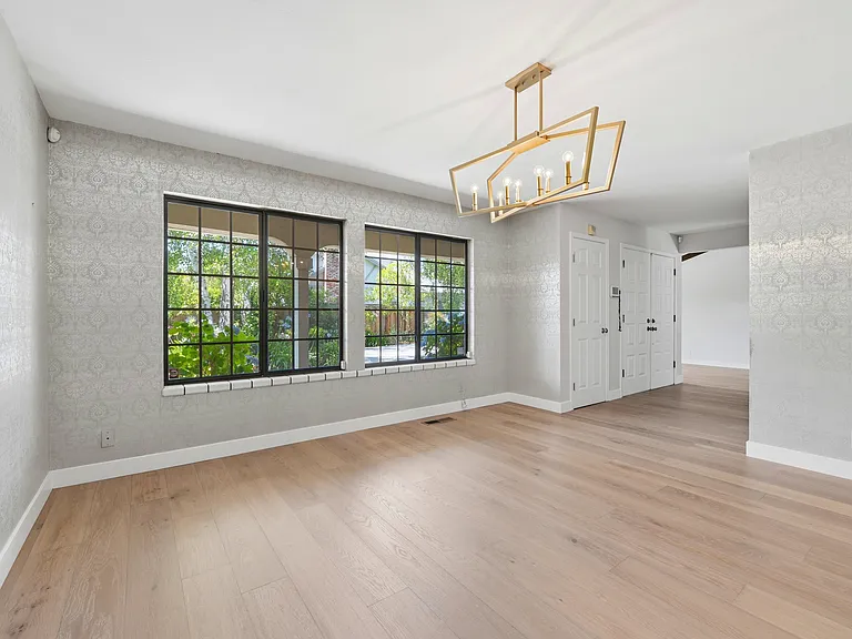 Entry- Formal Dining Room