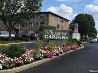 34 Riverview Ct, Secaucus, NJ 07094