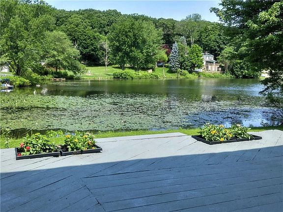 4th image of 4 Riverview Dr