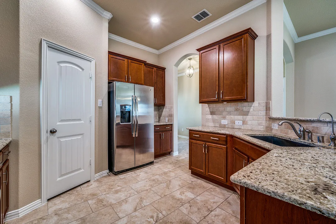 3 bed, 1874 sqft, $2,550 — Photo 3