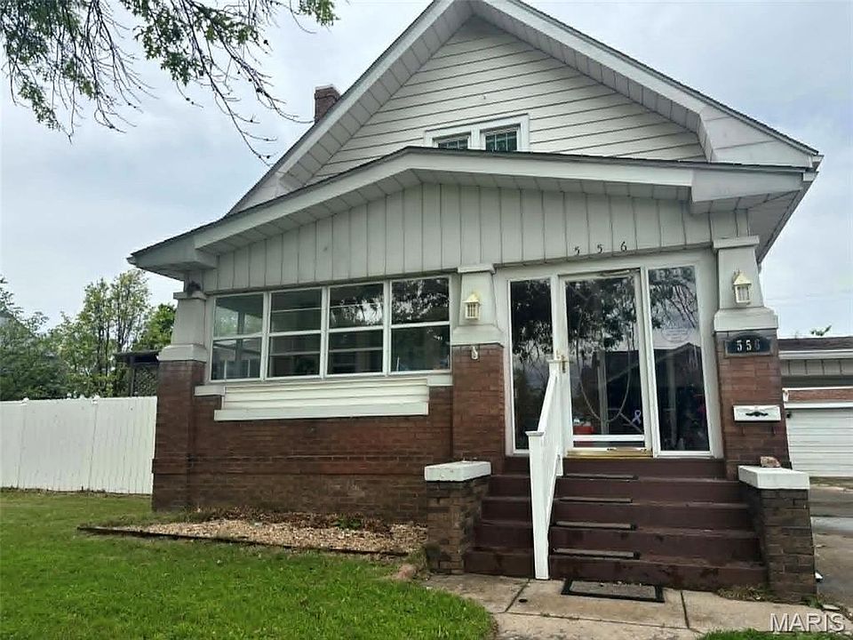 1st image of 556 Whitelaw Ave