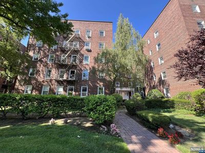 328 Bridge Plz N APT 2F, Fort Lee, NJ, 07024