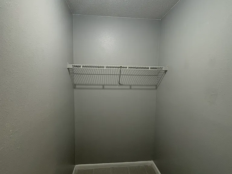 927 Russell Ave — Photo 17
