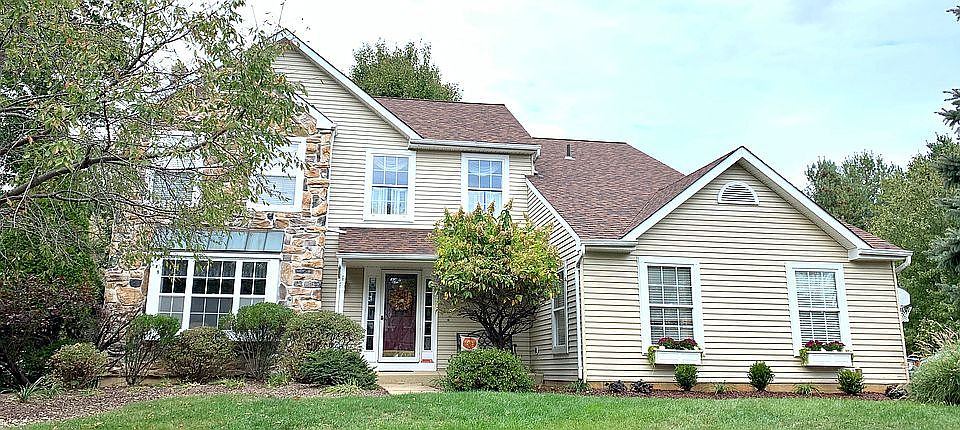 1st image of 34 Tulip Dr