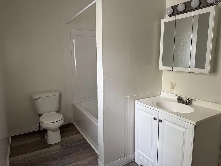 107 W Wilkins St — Photo 7