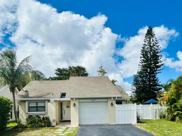 7342 NW 38th Pl, Coral Springs, FL 33065