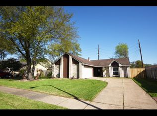 5506 Oak Falls Dr, Houston, TX 77066