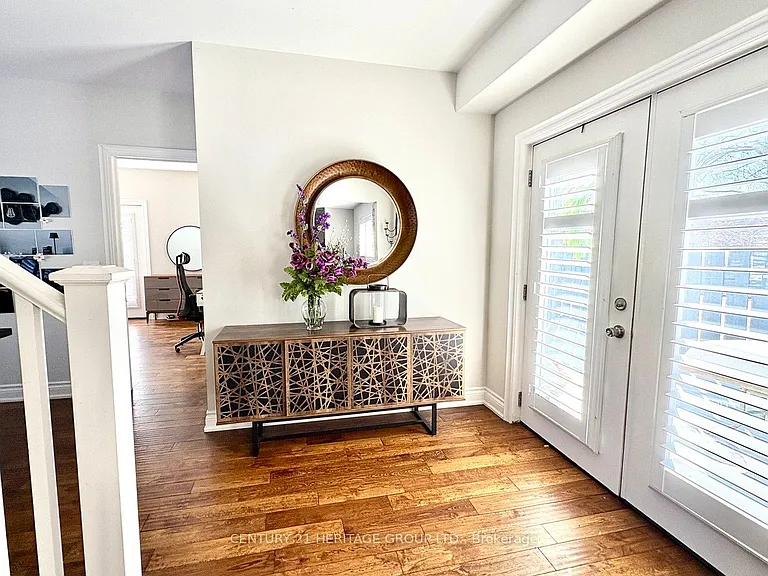 22 Cedar Cres #MAIN — Photo 12