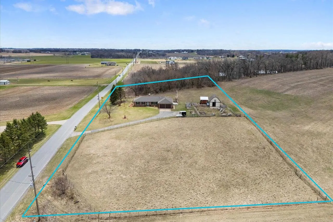 7415 Norway Road photo 1