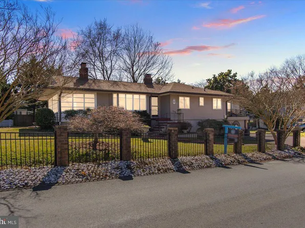 1652 Cliff Dr, Edgewater, MD 21037