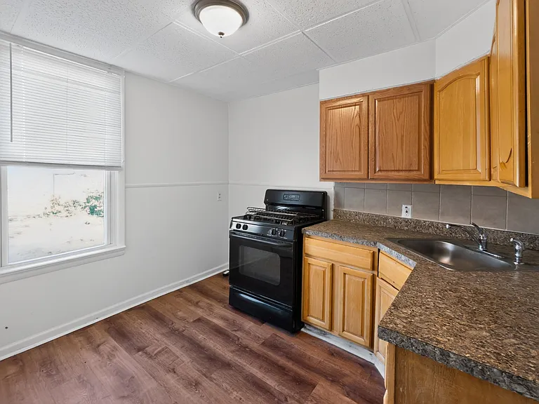 492 W Side Ave #2L — Photo 18