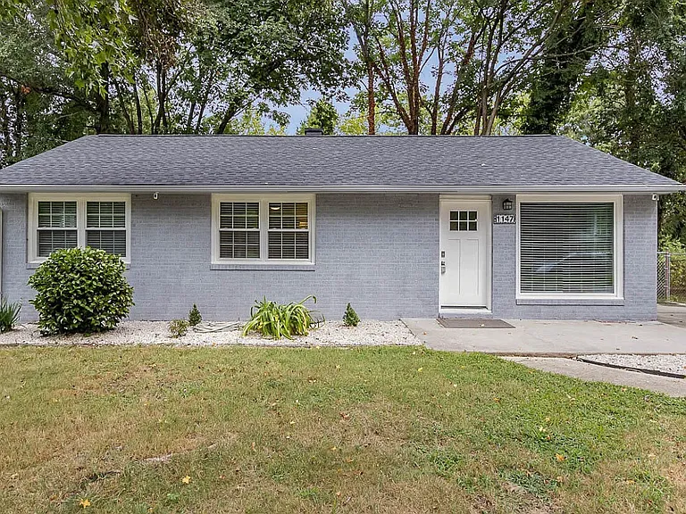 1147 Delano St — Photo 1
