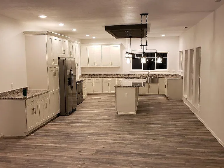373 Scott Ln — Photo 2